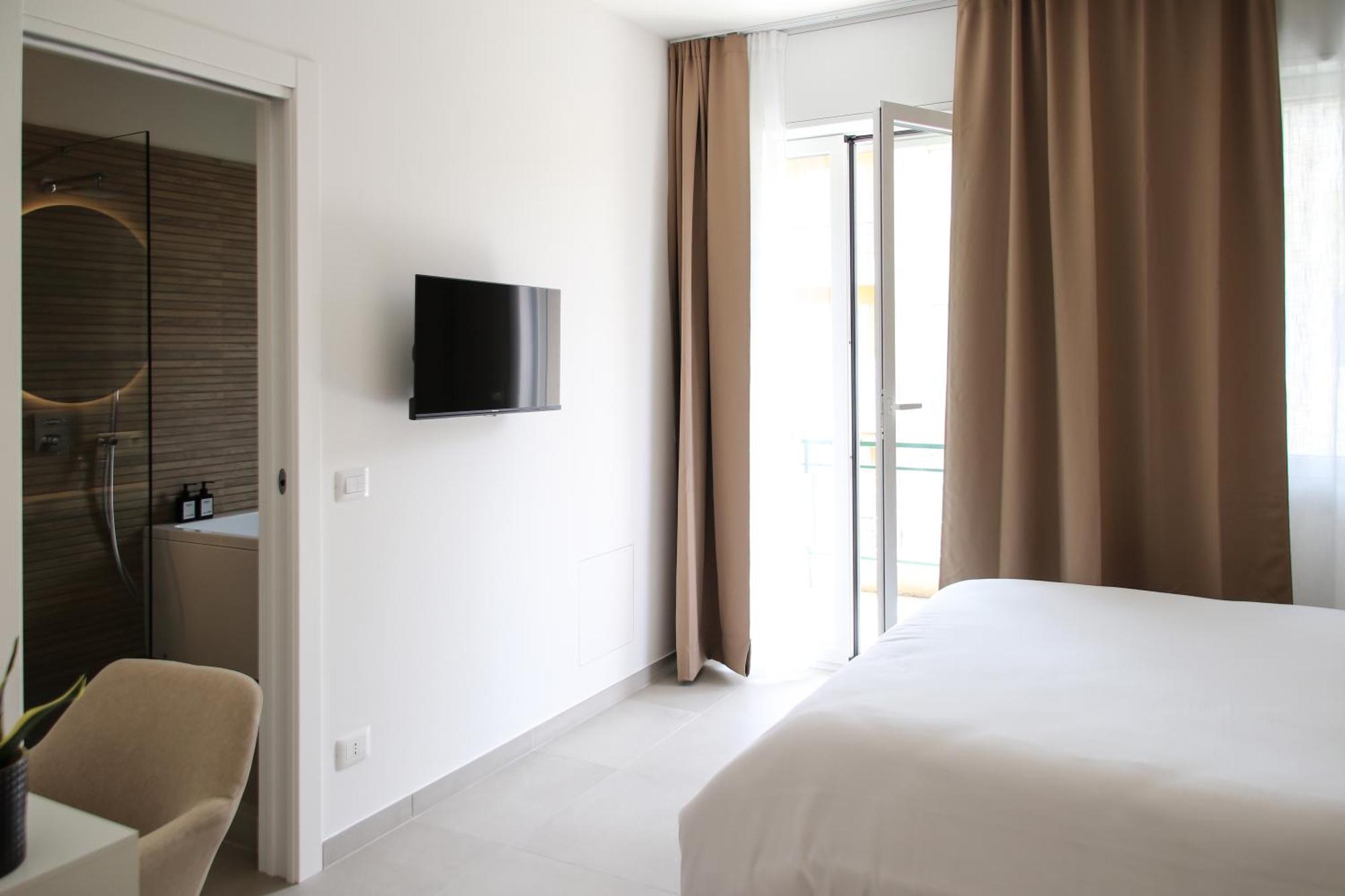 Casa Febo, In Centro Con Parcheggio Privato A 200 Mt Dal Mare Hotel Bordighera Luaran gambar